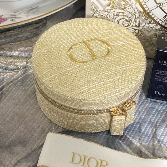 Dior Holiday Pouch Gift Set - Picture 5 of 11